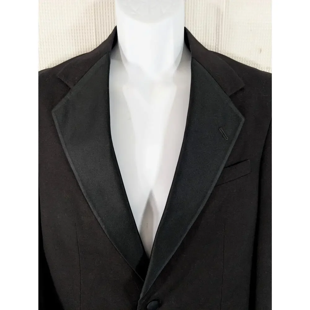BARRY! LUXE BLACK SATIN LAPEL, ONE BUTTON FRONT TUXEDO JACKET! SIZE 38R